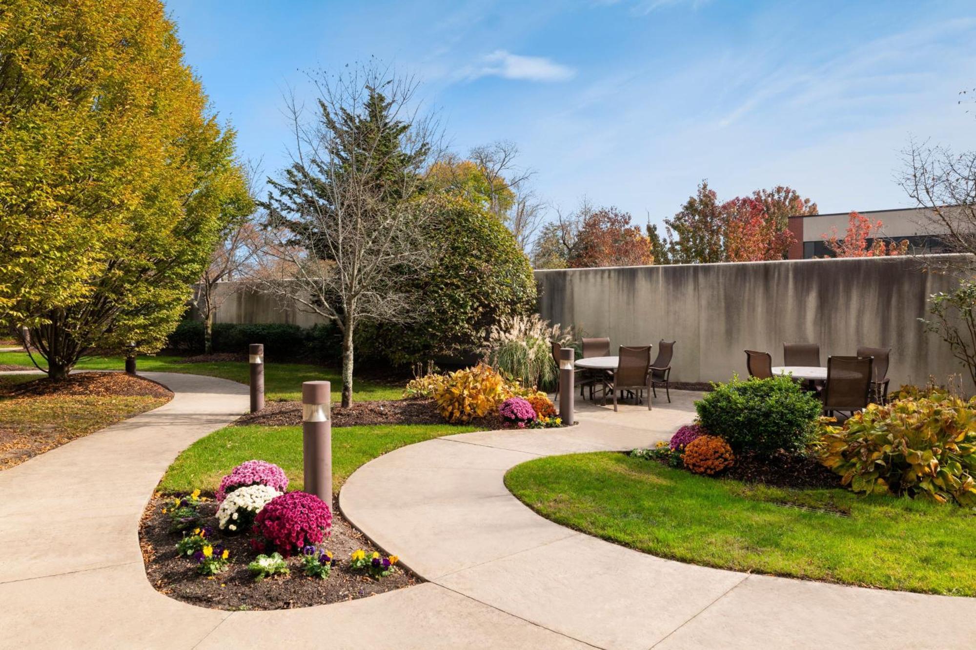 Courtyard Wall At Monmouth Shores Corporate Park מראה חיצוני תמונה