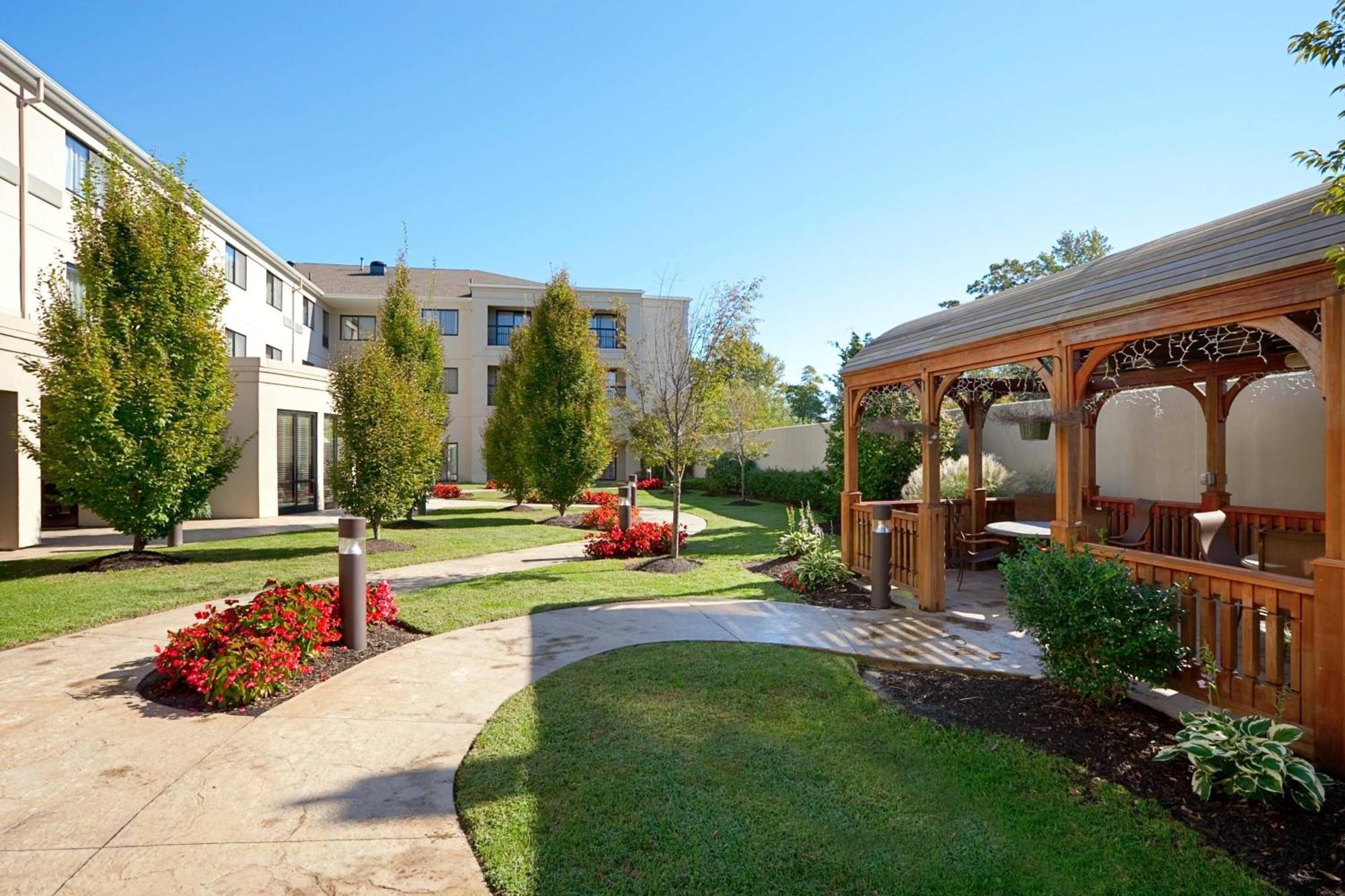 Courtyard Wall At Monmouth Shores Corporate Park מראה חיצוני תמונה